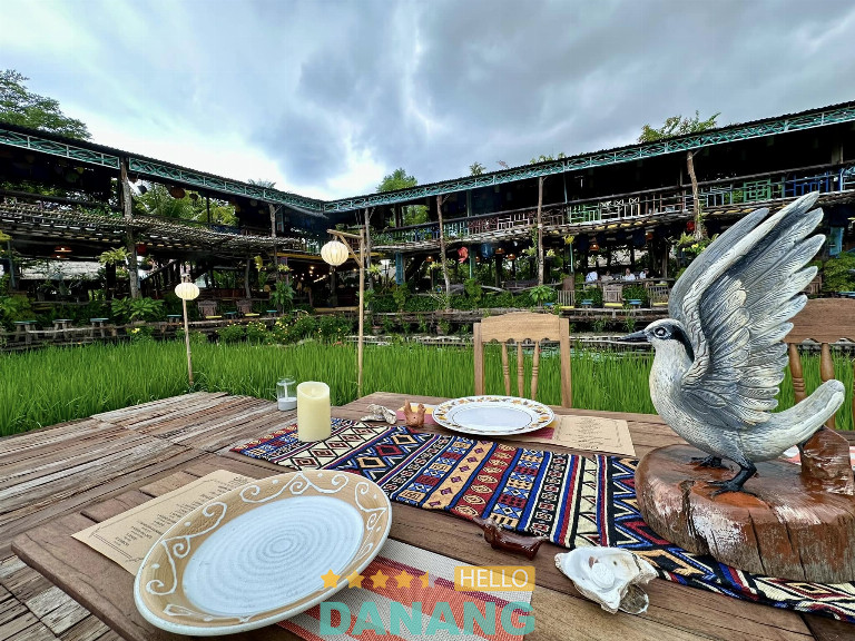 Chillax Eatery & Hangout, TP. Hội An
