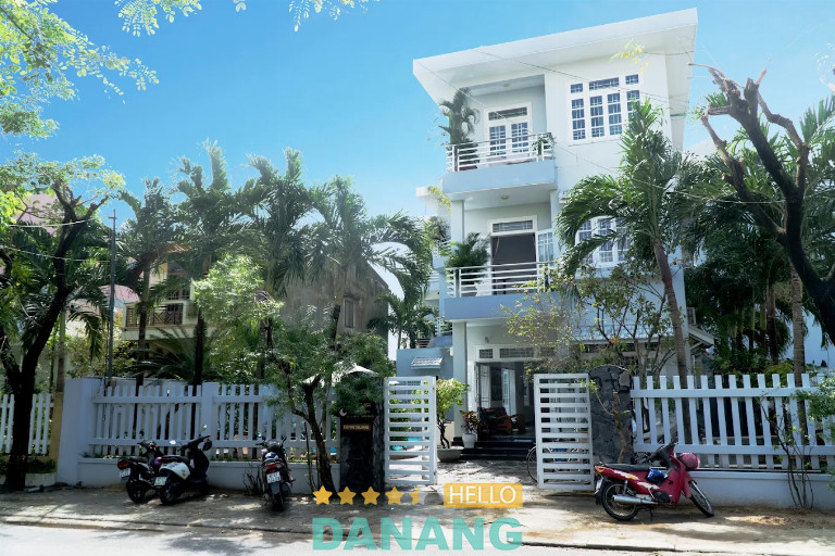 The Moon Villa là điểm dừng chân quen thuộc của du khách bởi phong cách hiện đại nhưng vẫn gần gũi.