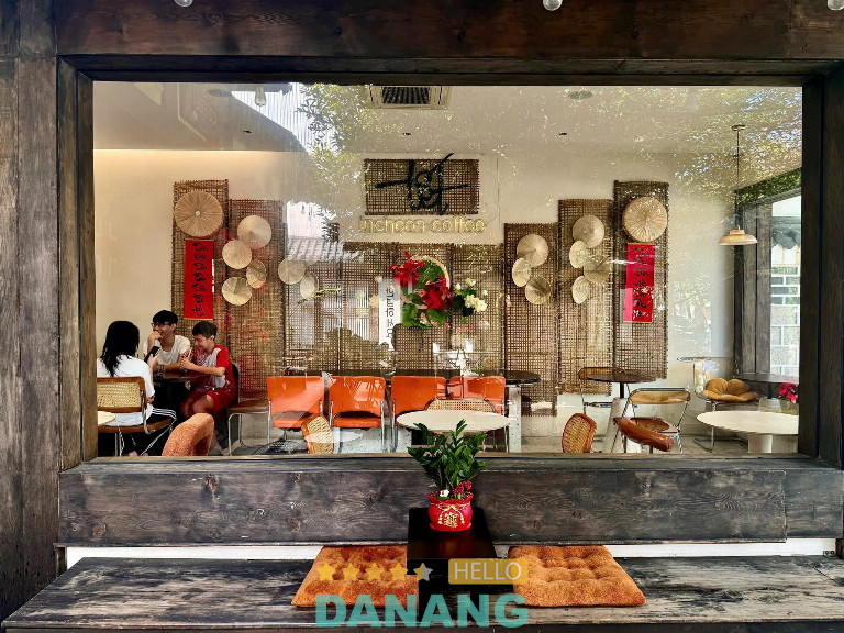 Không gian rộn ràng sắc xuân