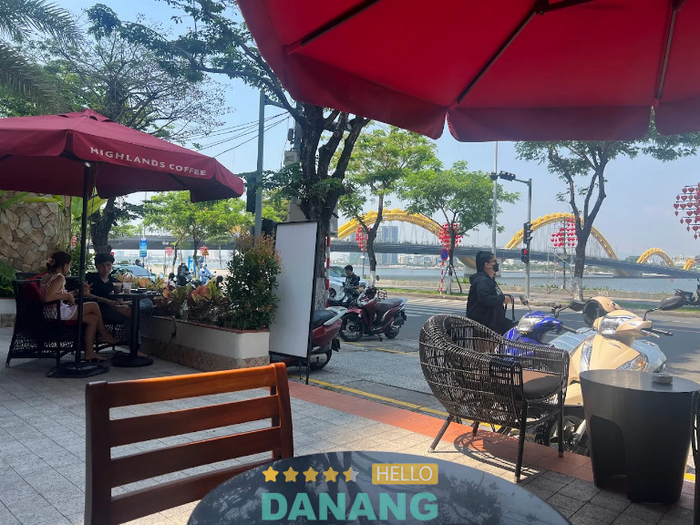 Quán Cafe View cầu rồng Highlands Coffee – 517 Trần Hưng Đạo