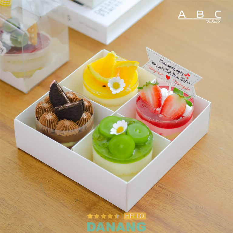 Mỗi chiếc bánh, mỗi khay bánh đều được trình bày đẹp mắt