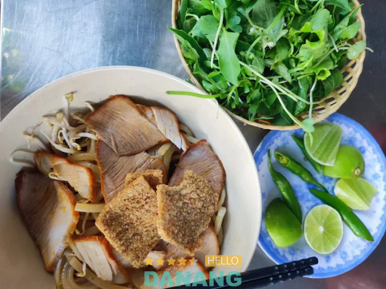 Cao Lầu Hồng Quyên - 18 Thái Phiên