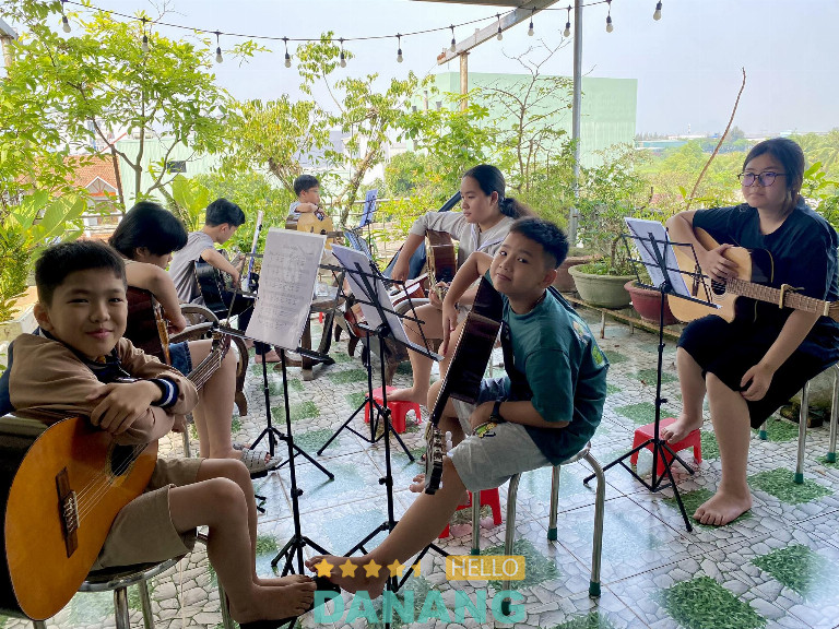 Lớp Guitar Thầy Dũng - Liên Chiểu