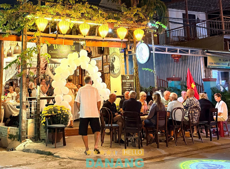 Double Cat Bar - 113A Nguyễn Phan Vinh
