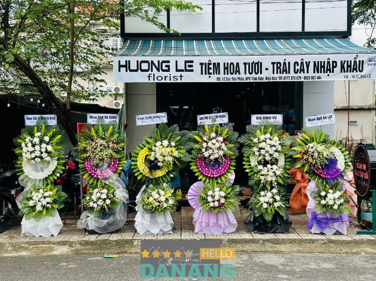 Hương Lê Kệ hoa viếng chia buồn ở điện bàn