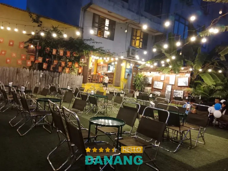 Cafe phố Huyện Hòa Vang Đà Nẵng có không gian rộng thoáng