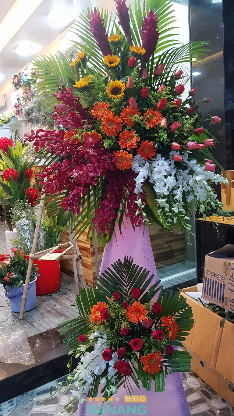 Quỳnh Anh kệ hoa khai trương ở Điện Bàn